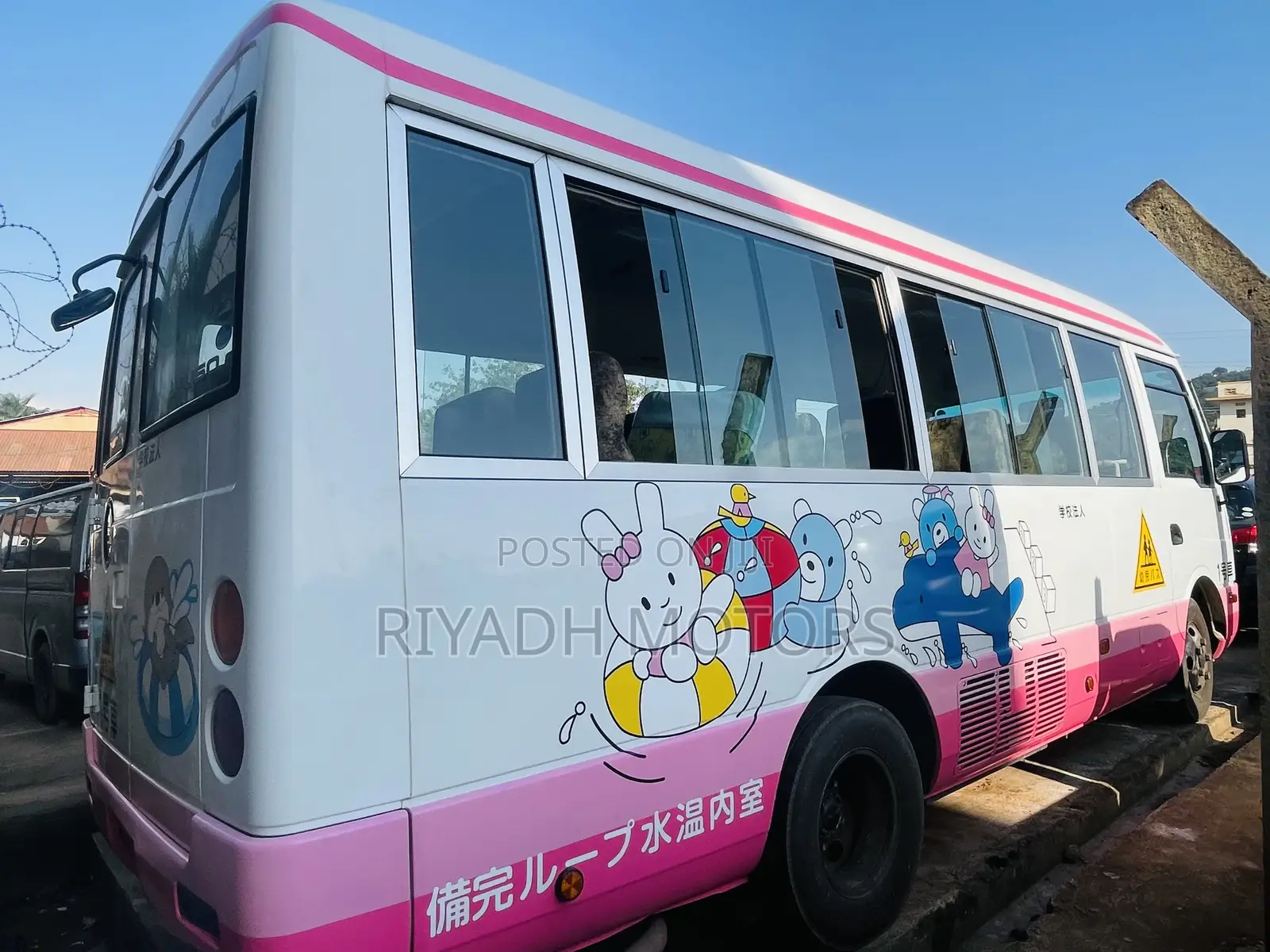 Mitsubishi Fuso Rosa 2012 White