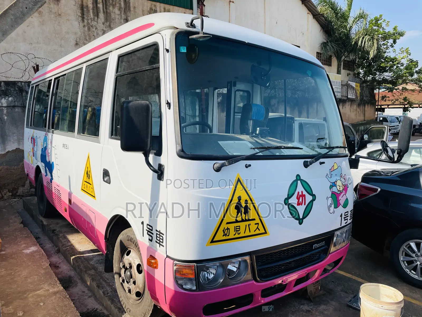 Mitsubishi Fuso Rosa 2012 White