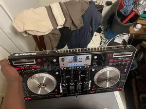 Numark Ns6 Professional Dj Controller in Excellent Condition