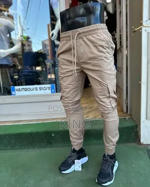 Modest Cargo Pants. (Men)