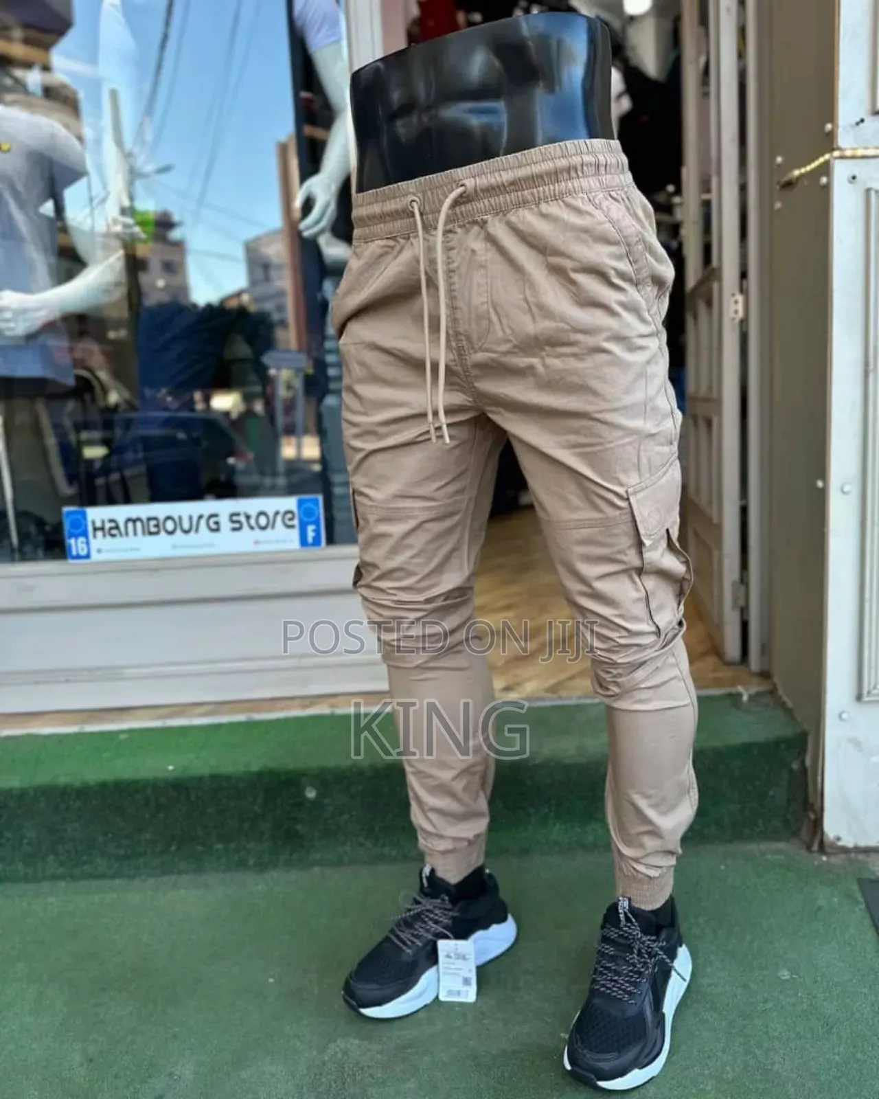 Modest Cargo Pants. (Men)