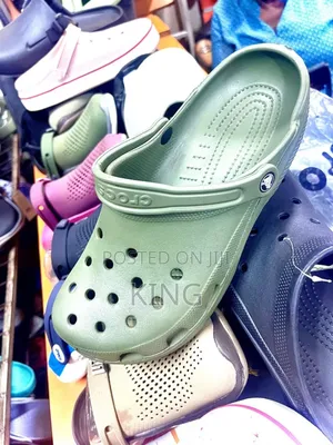 Solid Vintage Crocs
