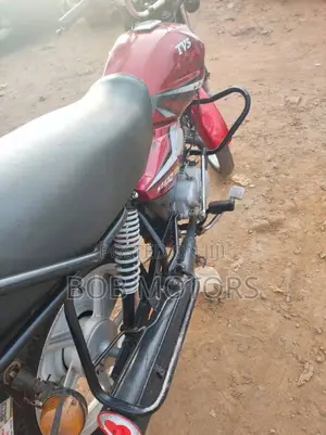 TVS HLX 125 2021 Red