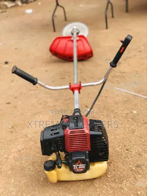 Lawnmower/ Grass Cutter/ Mitsubishi 520cc