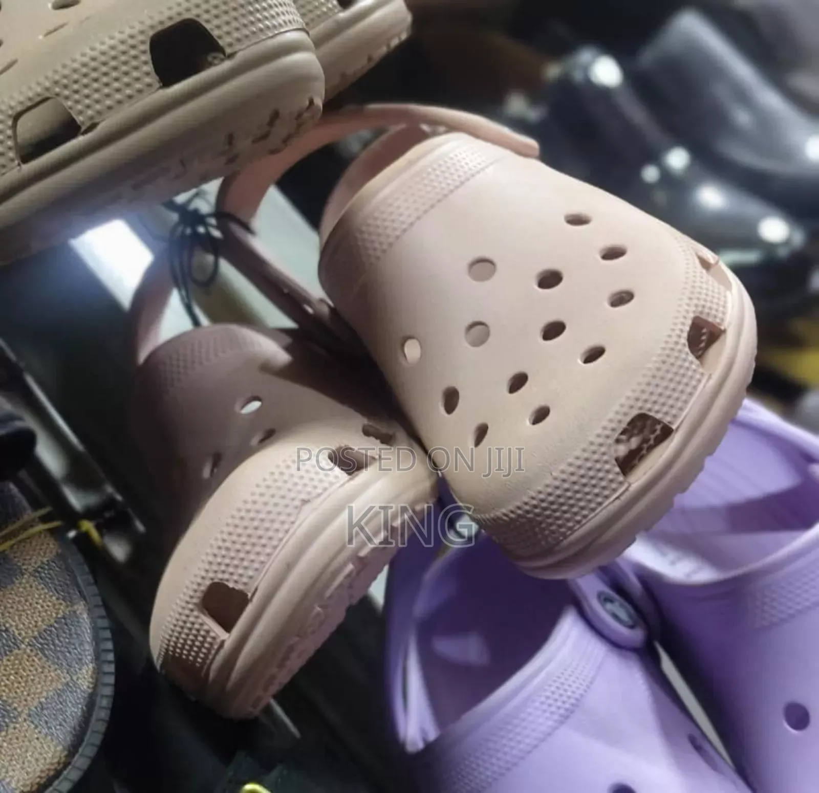 Genial Metro Classic Crocs