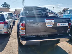 Toyota Hilux 2011 Gray
