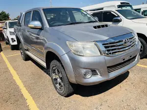 Toyota Hilux SR 4x4 2014 Silver