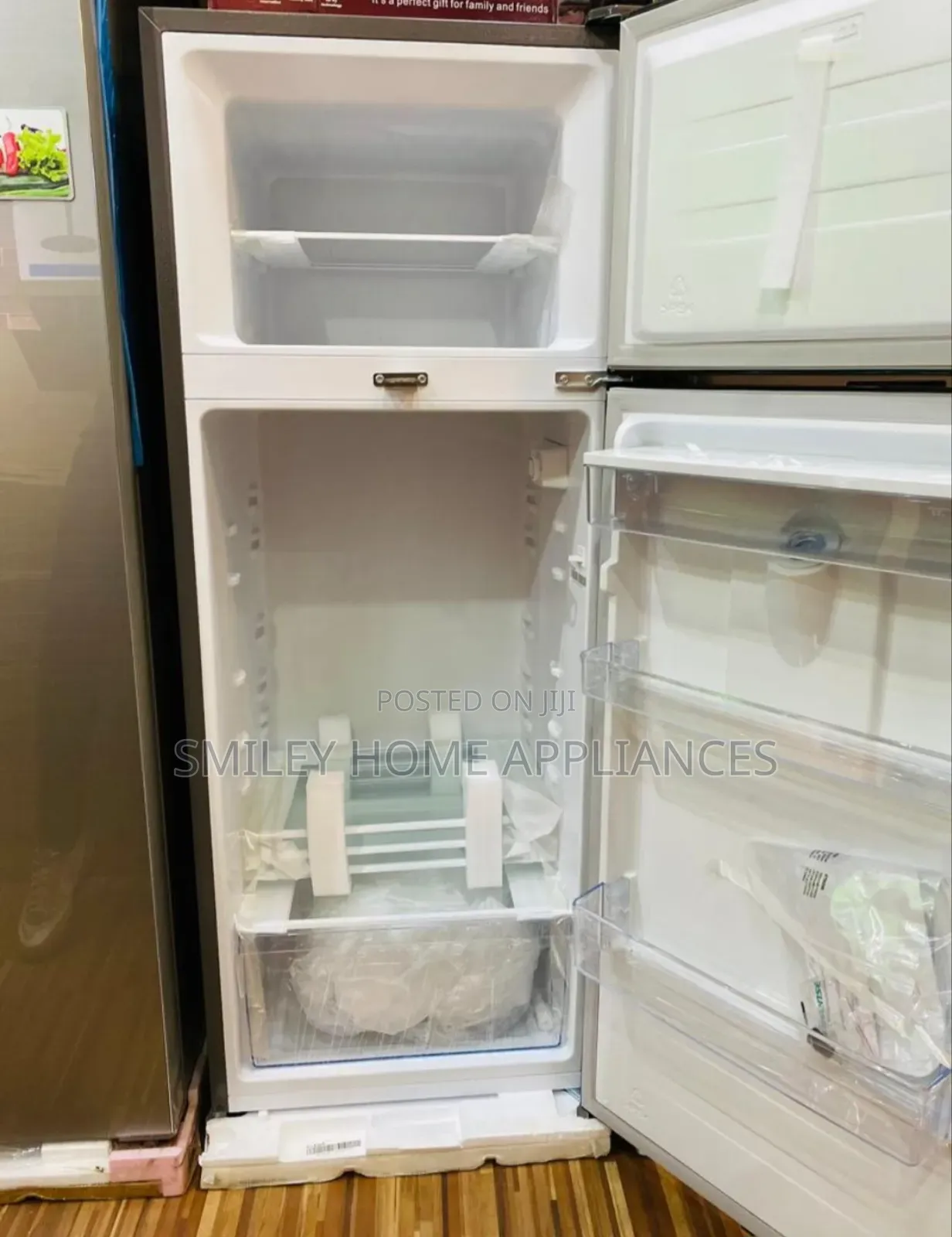 Hisense 270ltrs Double Door Fridge With a Dispenser Silver