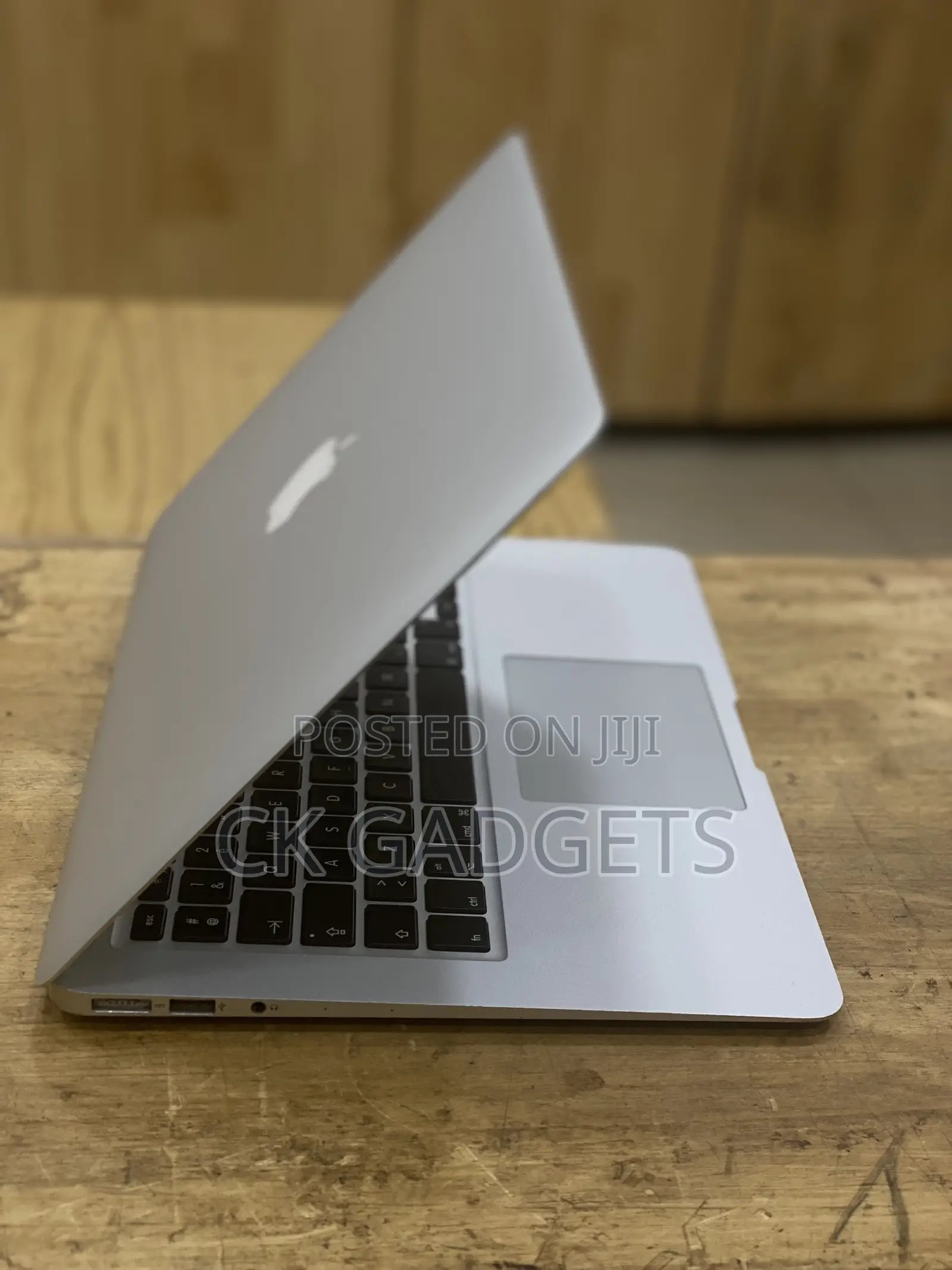 New Laptop Apple MacBook Air 4GB Intel Core I5 SSD 256GB