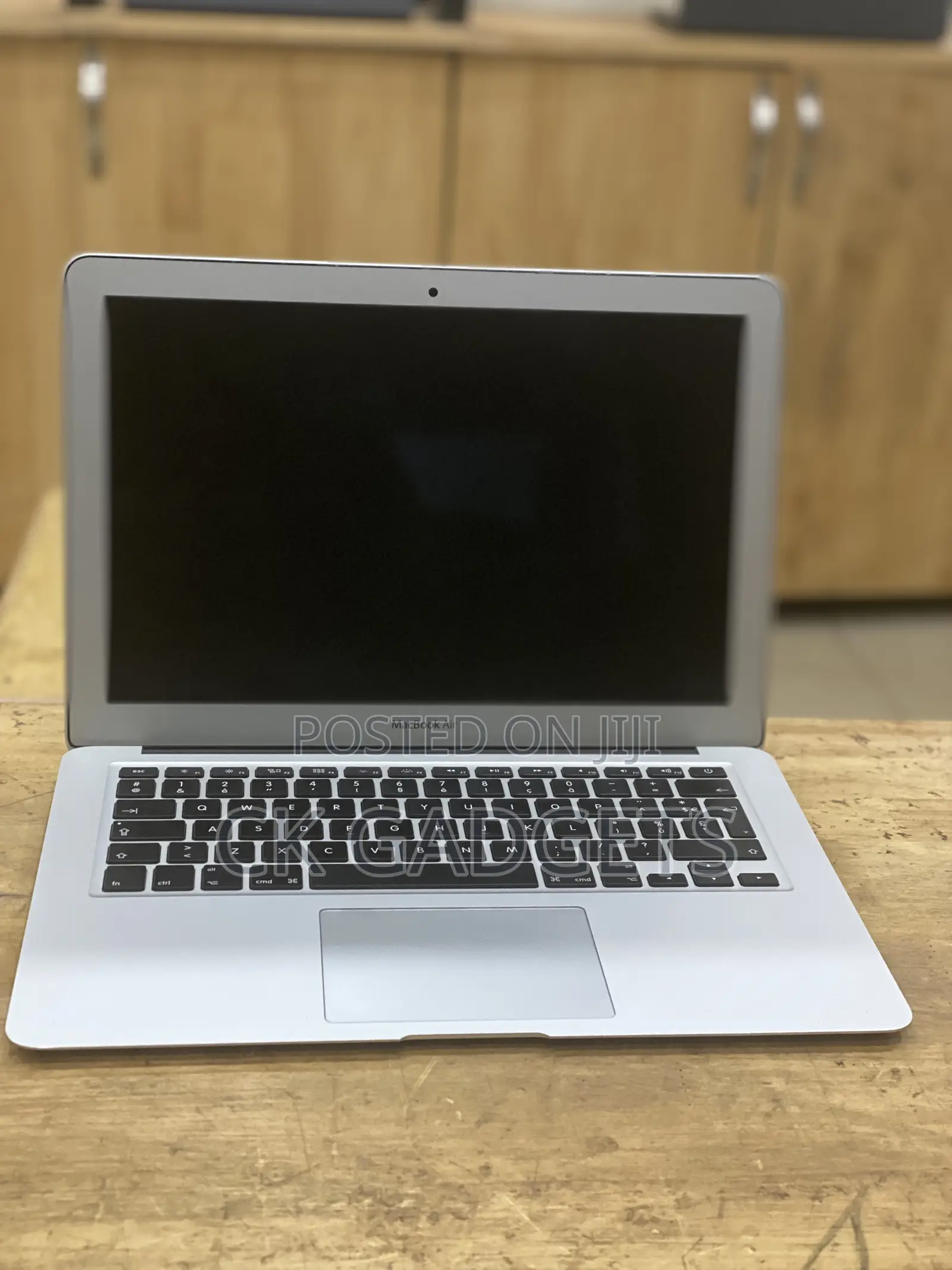 New Laptop Apple MacBook Air 4GB Intel Core I5 SSD 256GB