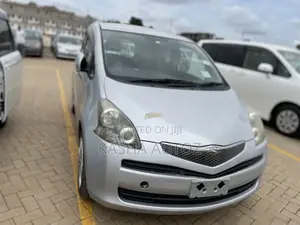 Toyota Ractis 2010 Silver