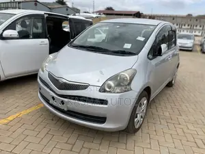 Toyota Ractis 2010 Silver