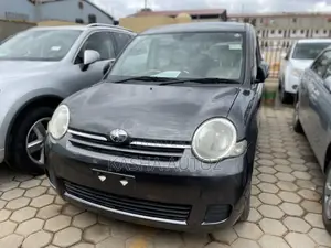 Toyota Sienta 2009 Gray