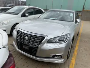Toyota Crown 2015 Gold