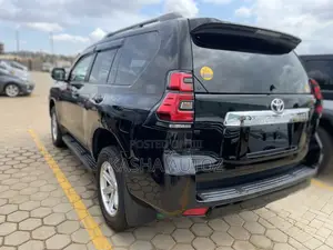 Toyota Land Cruiser Prado 2017 Black