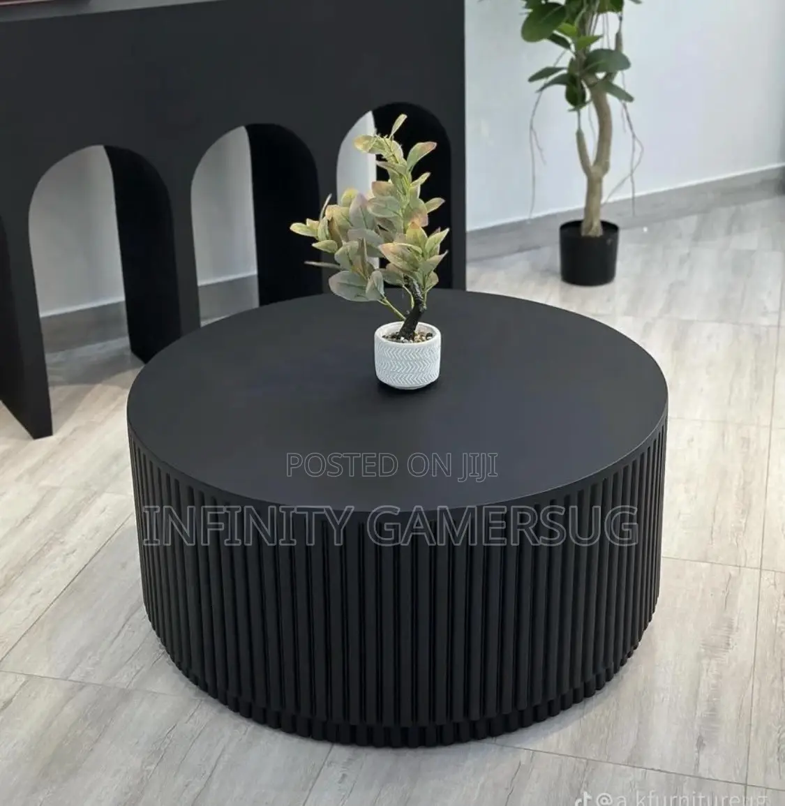 A Classy Marble Centerpiece Available In Different Colors