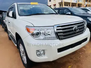 Toyota Land Cruiser 2015 White