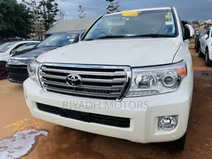 Toyota Land Cruiser 2015 White