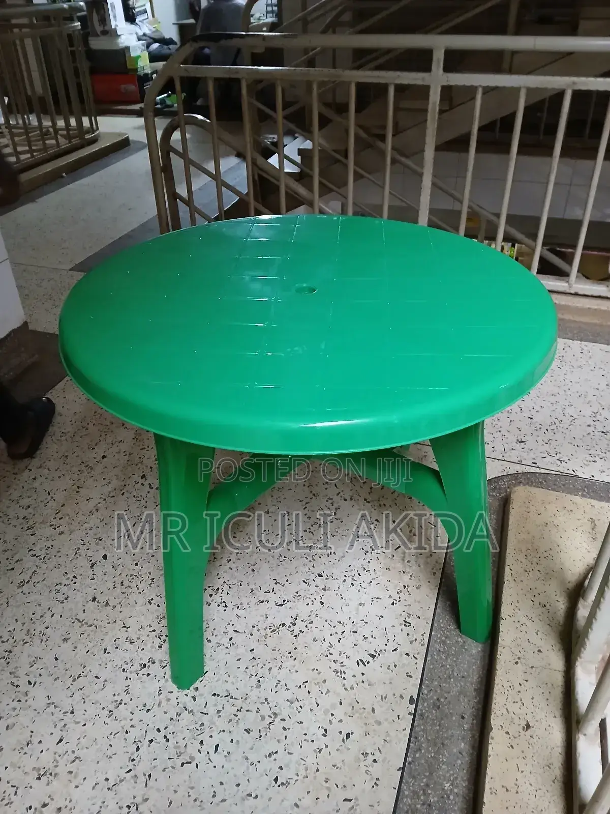 Round Plastic Table for Restaurant,Bars,Hotels,Beach,Balcony