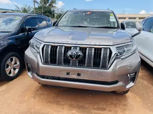 Toyota Land Cruiser Prado 2023 Gray