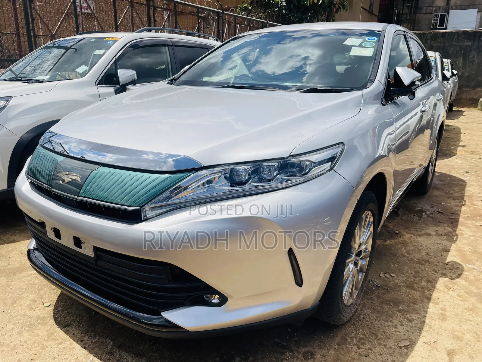 Toyota Harrier 2.0 2017 Silver