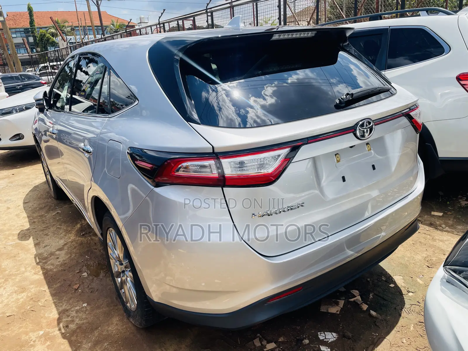 Toyota Harrier 2.0 2017 Silver
