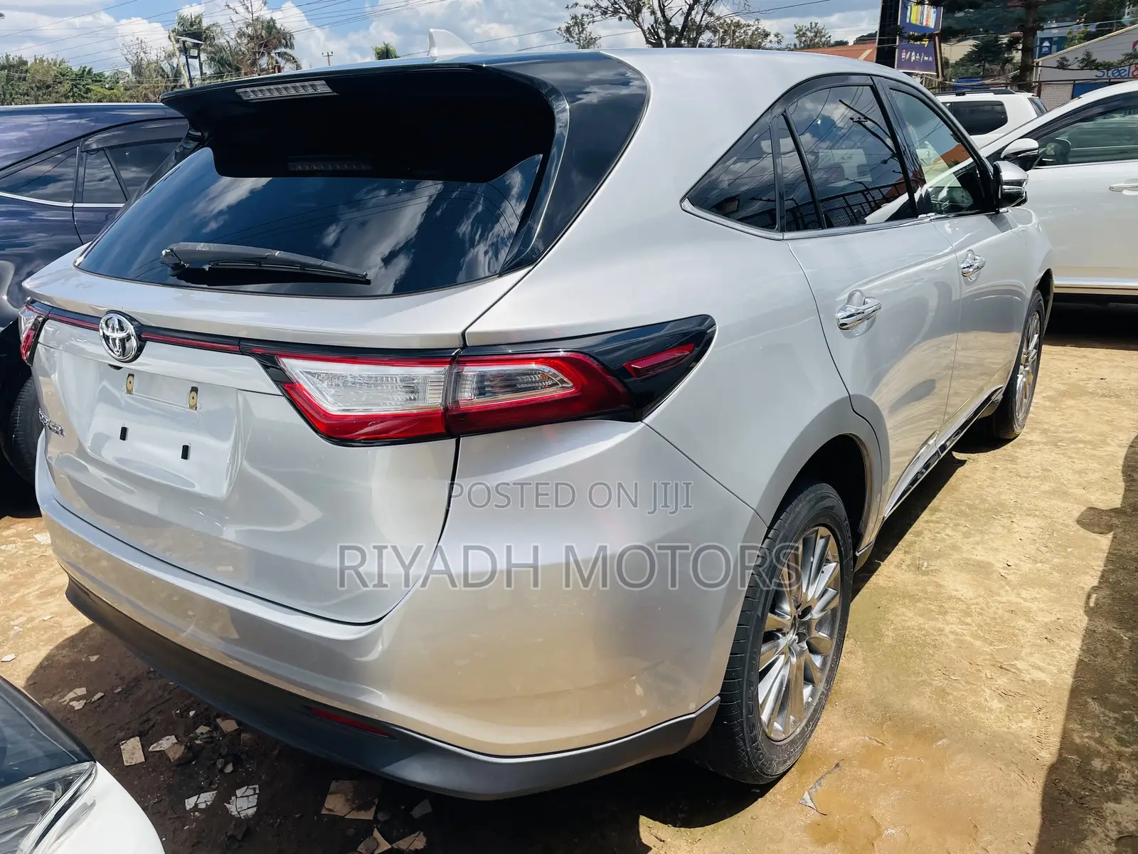 Toyota Harrier 2.0 2017 Silver