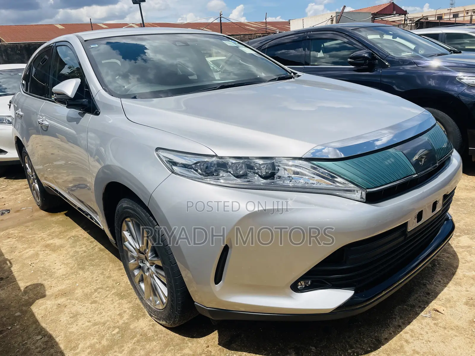 Toyota Harrier 2.0 2017 Silver