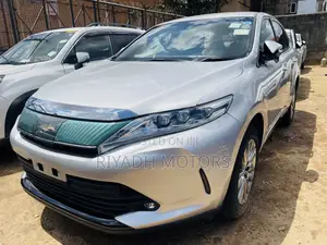 Toyota Harrier 2.0 2017 Silver