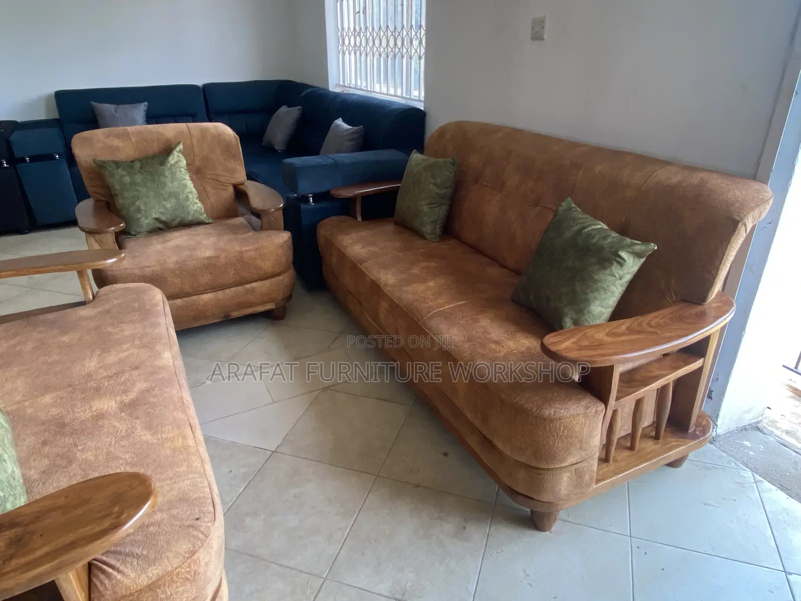 Modern Johnson Mugavu Couch
