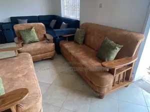 Modern Johnson Mugavu Couch