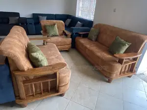 Modern Johnson Mugavu Couch