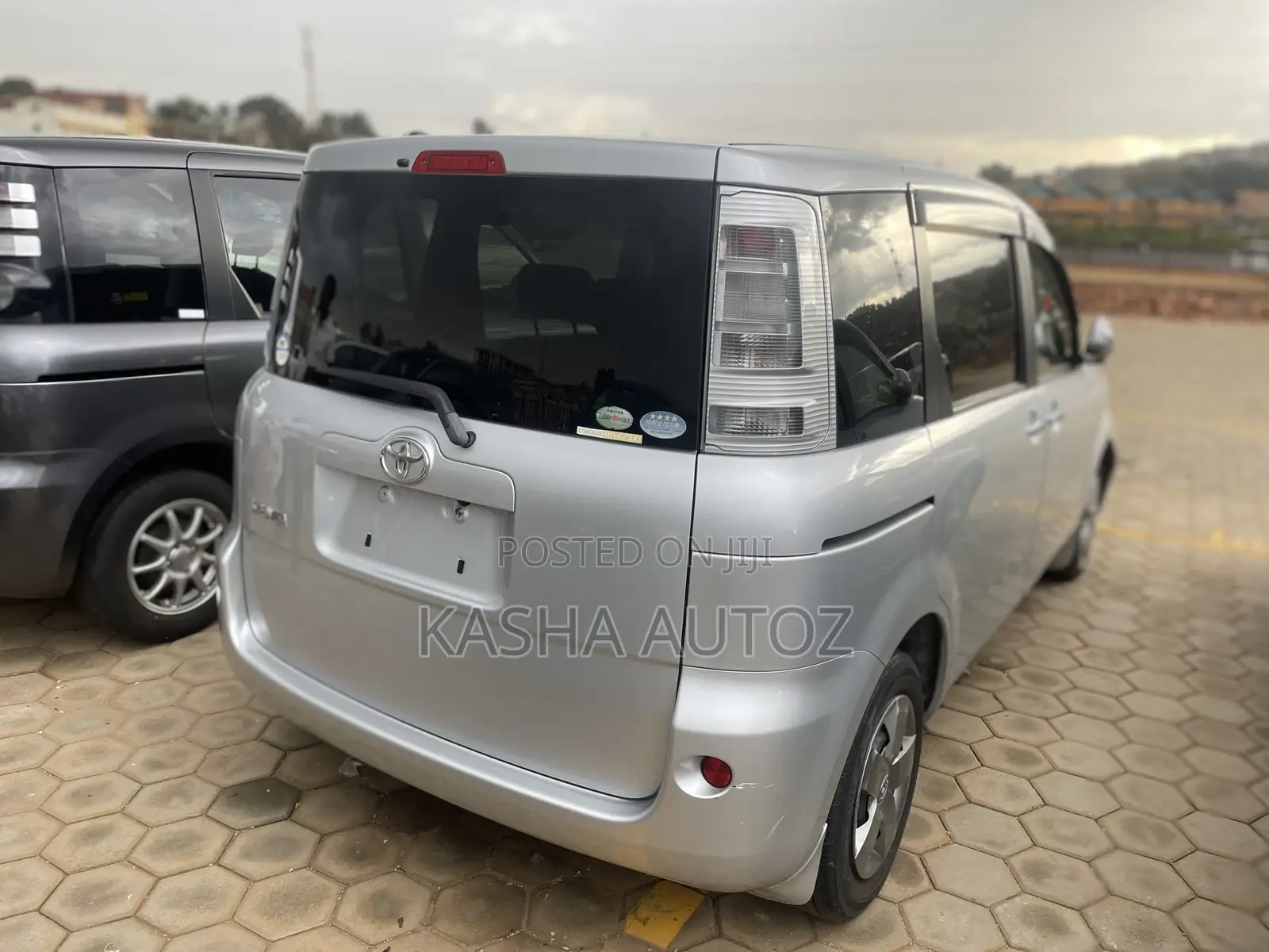Toyota Sienta 2012 Silver