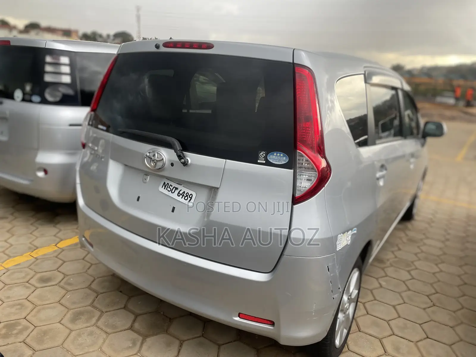 Toyota Passo Sette 2010 Silver