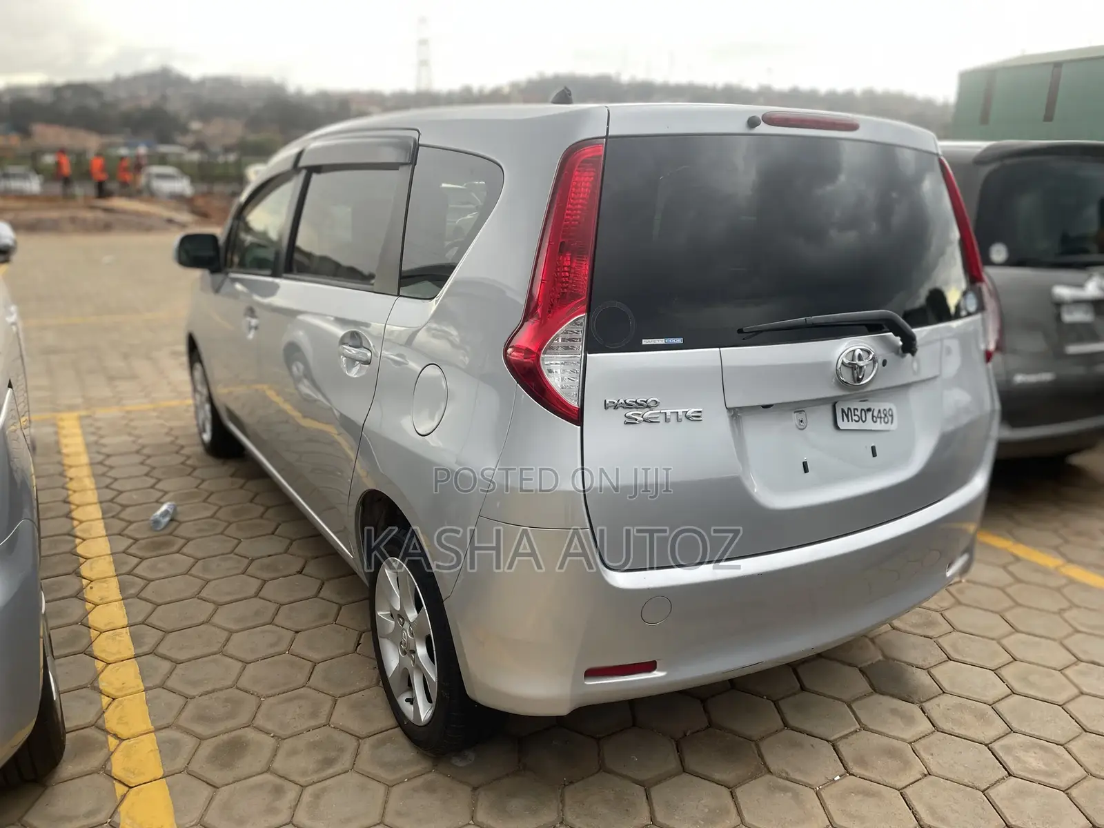 Toyota Passo Sette 2010 Silver