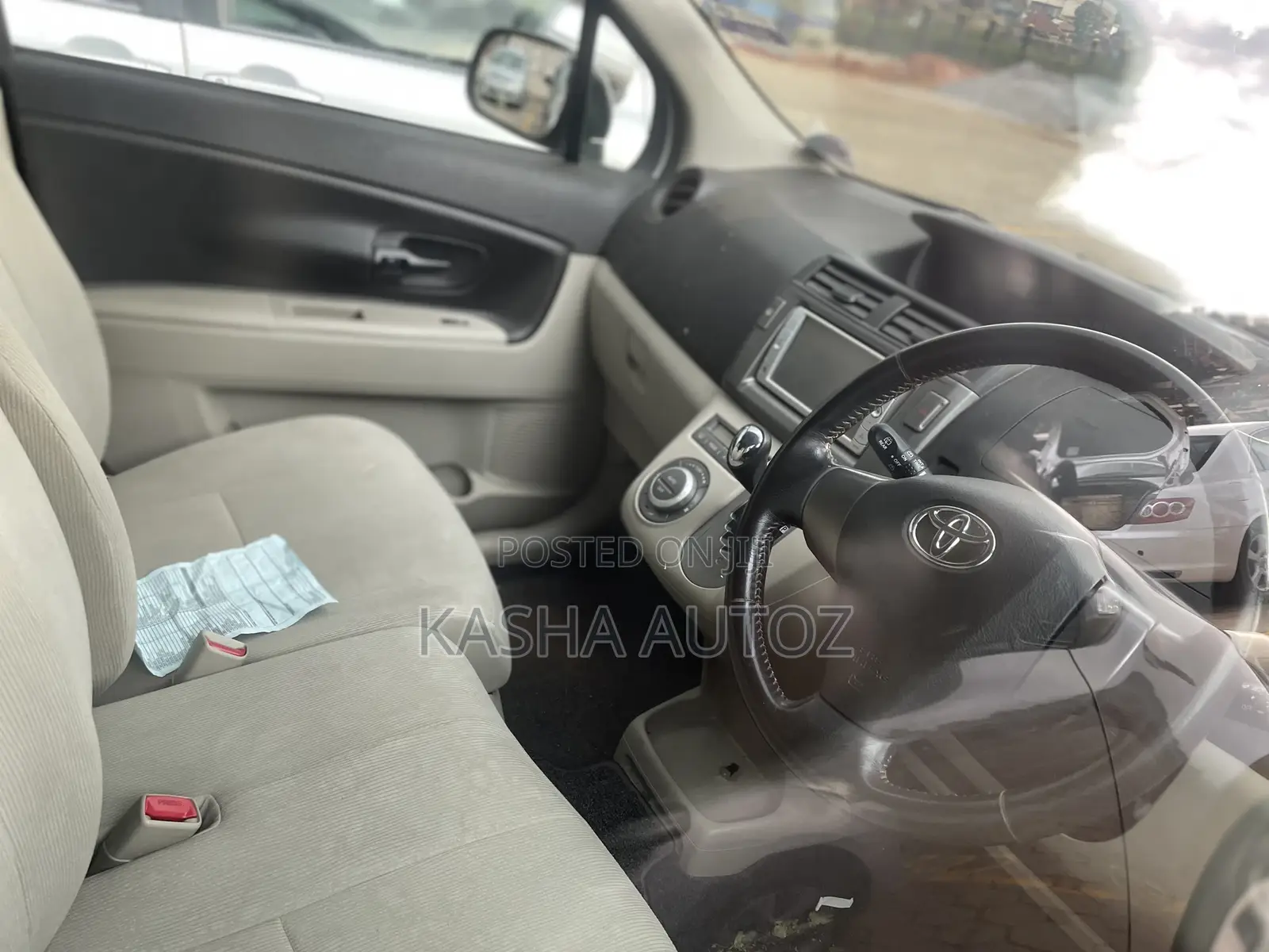 Toyota Passo Sette 2010 Silver