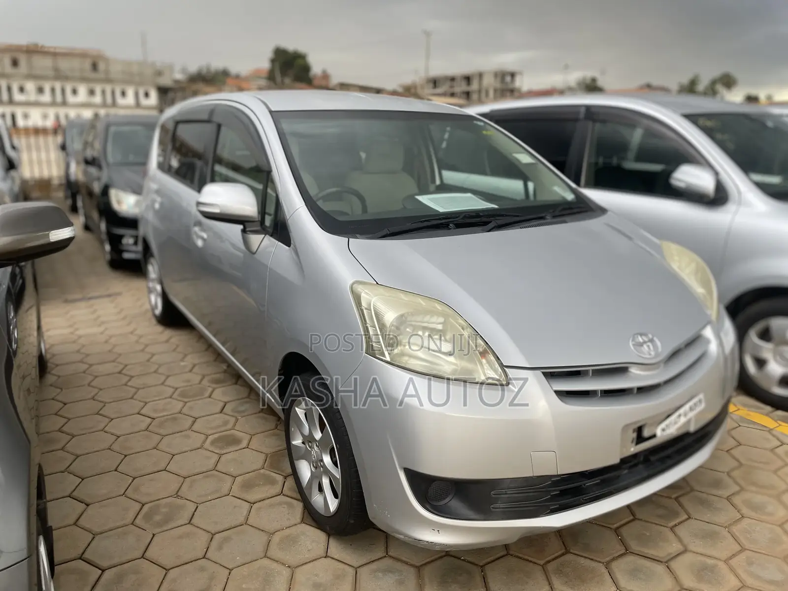 Toyota Passo Sette 2010 Silver