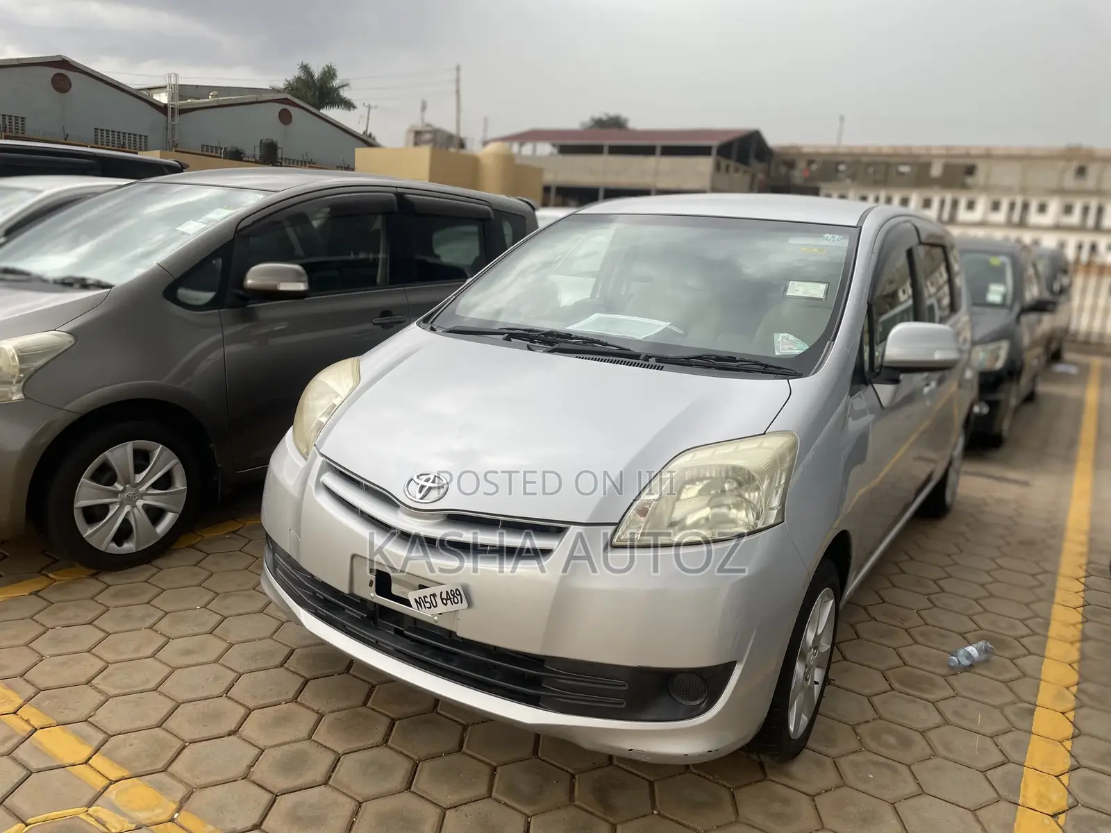 Toyota Passo Sette 2010 Silver