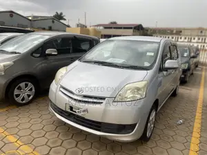 Toyota Passo Sette 2010 Silver
