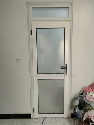 Bathroom/Bedroom Door