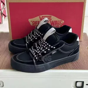 Vans Vault Knu Skool LX
Suede Black/ Charcoal