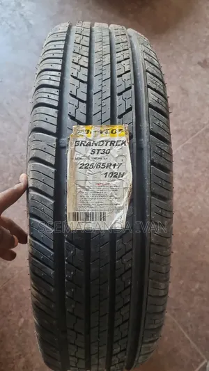 225/65r17 Dunlop Brand New Tire
