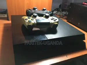 Sony Playstation 4 Standard W/ 10 Games, 500gb Hdd, 02 Pads