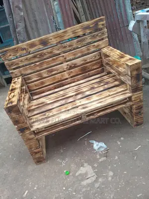 Two Sitter Pallet Chair