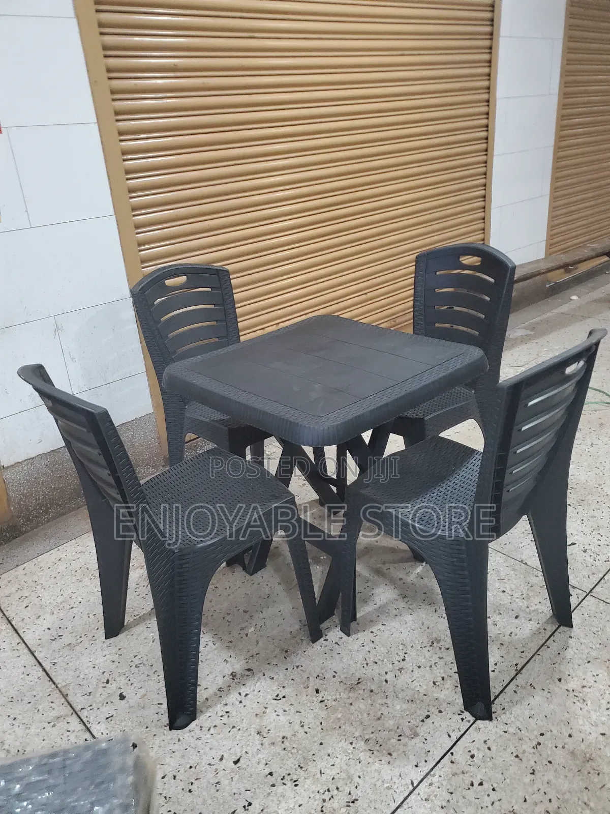 Restaurant/Bar 4chairs and Table Plastic Set