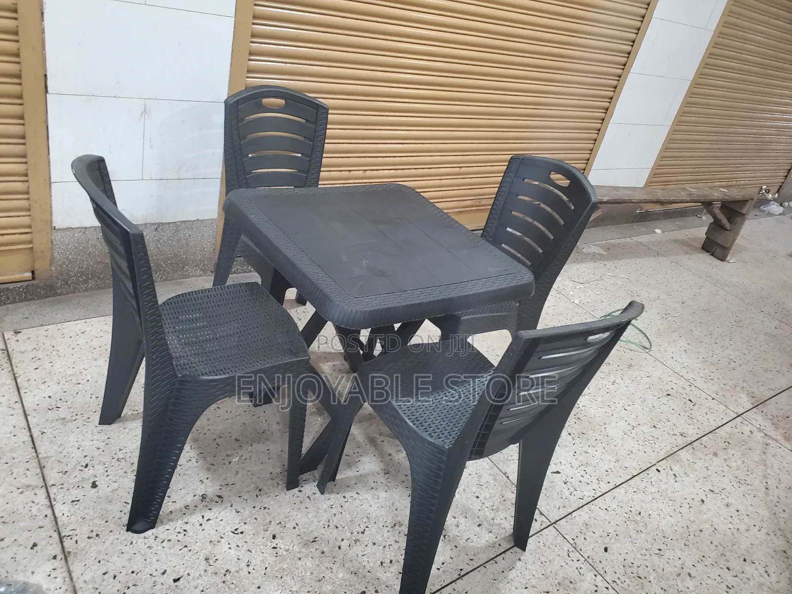 Restaurant/Bar 4chairs and Table Plastic Set