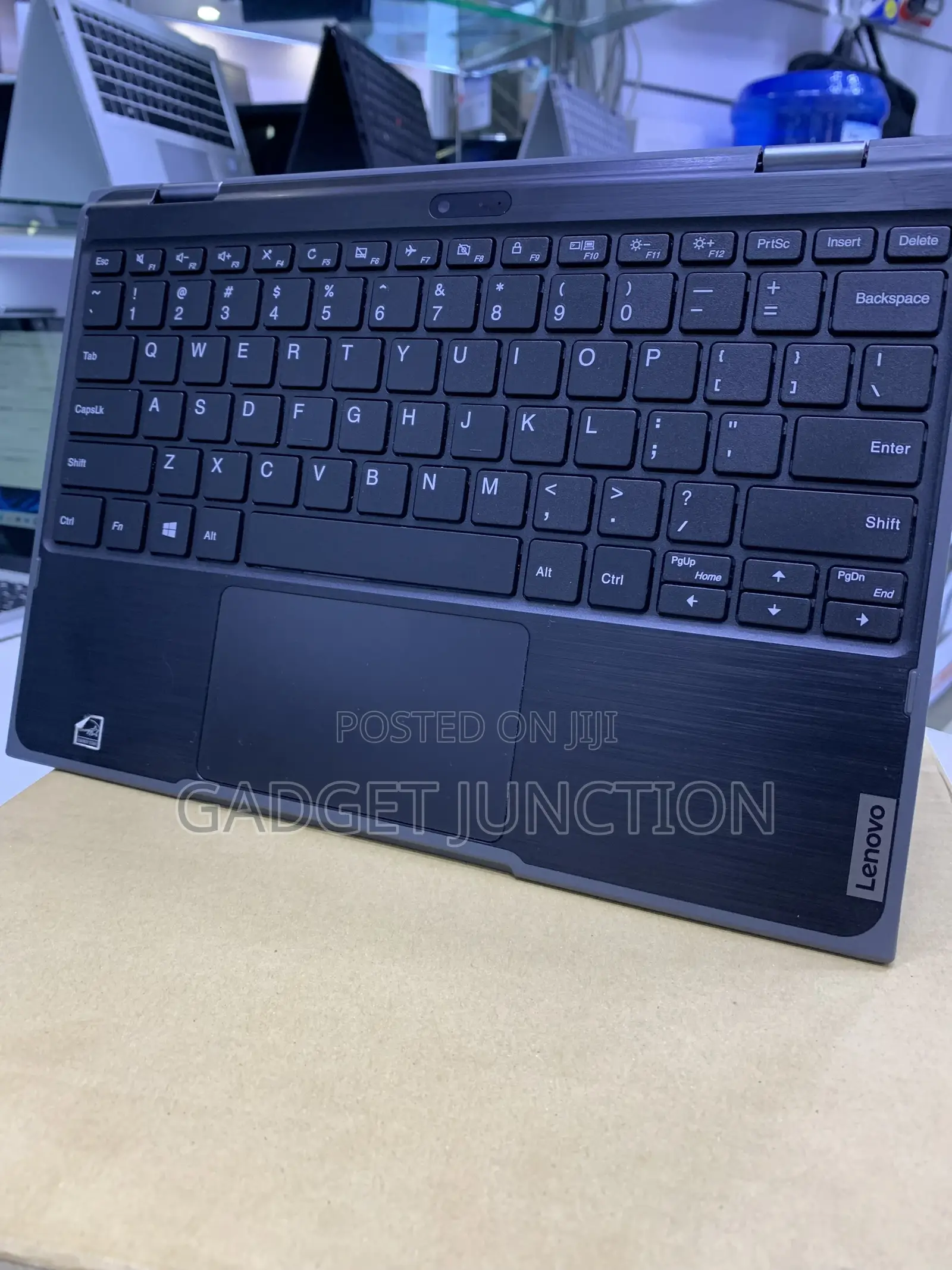 Laptop Lenovo 300e 4GB Intel Pentium SSD 128GB