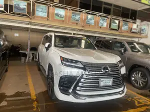 New Lexus LX 2022 White