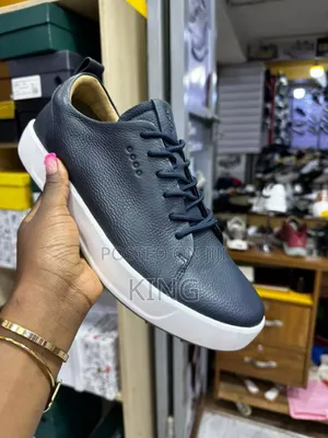 Black Ecco Classic Casual Sneakers