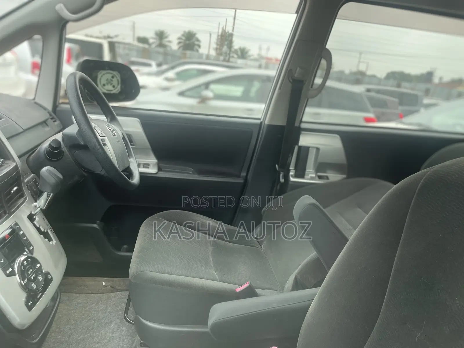 Toyota Noah 2011 White